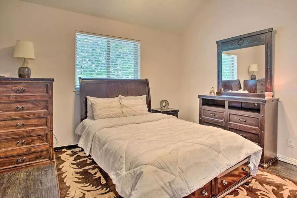 Heated Pool, Pool Table, Hot Tub, Home Theatre, Guest House, Basketball Court, Sleeps-20 Allen Esterno foto
