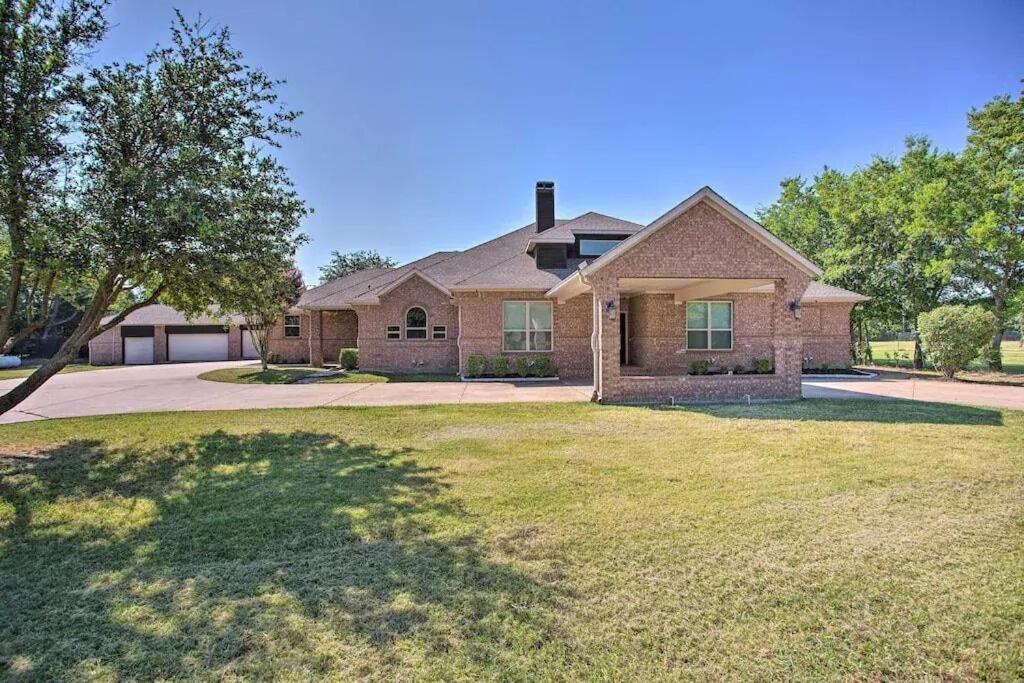 Heated Pool, Pool Table, Hot Tub, Home Theatre, Guest House, Basketball Court, Sleeps-20 Allen Esterno foto