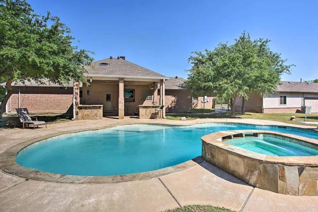 Heated Pool, Pool Table, Hot Tub, Home Theatre, Guest House, Basketball Court, Sleeps-20 Allen Esterno foto