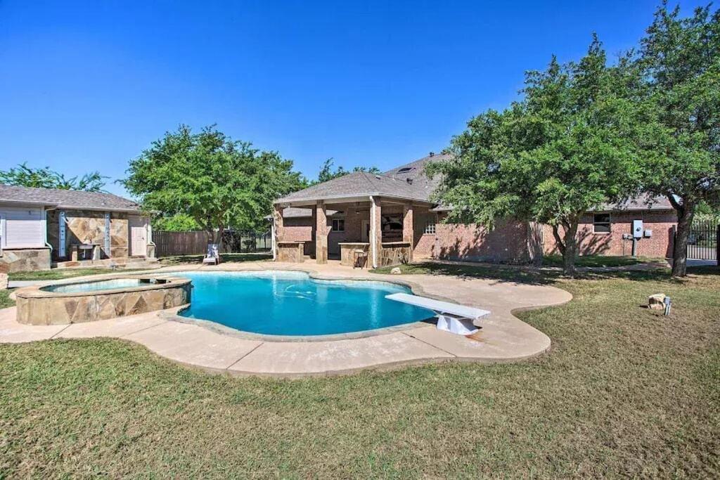 Heated Pool, Pool Table, Hot Tub, Home Theatre, Guest House, Basketball Court, Sleeps-20 Allen Esterno foto