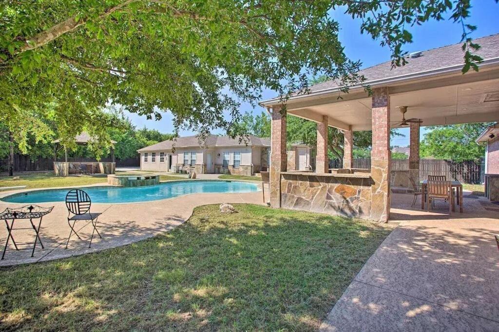Heated Pool, Pool Table, Hot Tub, Home Theatre, Guest House, Basketball Court, Sleeps-20 Allen Esterno foto