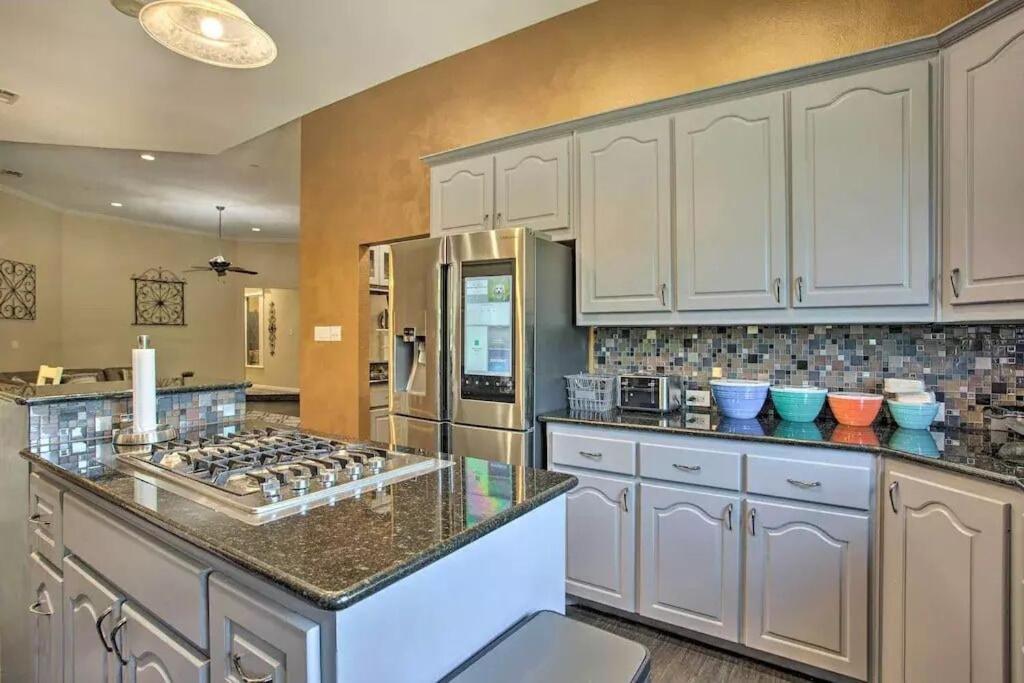 Heated Pool, Pool Table, Hot Tub, Home Theatre, Guest House, Basketball Court, Sleeps-20 Allen Esterno foto