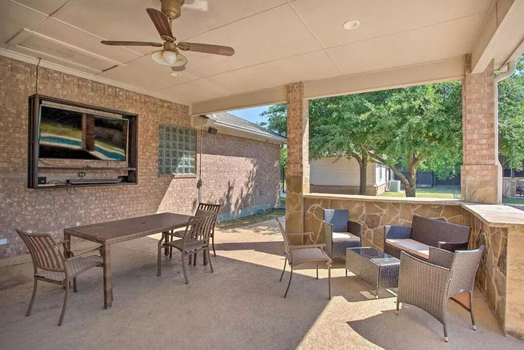 Heated Pool, Pool Table, Hot Tub, Home Theatre, Guest House, Basketball Court, Sleeps-20 Allen Esterno foto