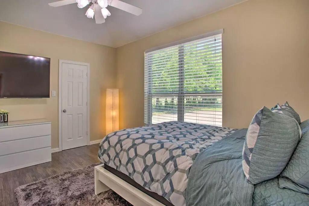 Heated Pool, Pool Table, Hot Tub, Home Theatre, Guest House, Basketball Court, Sleeps-20 Allen Esterno foto
