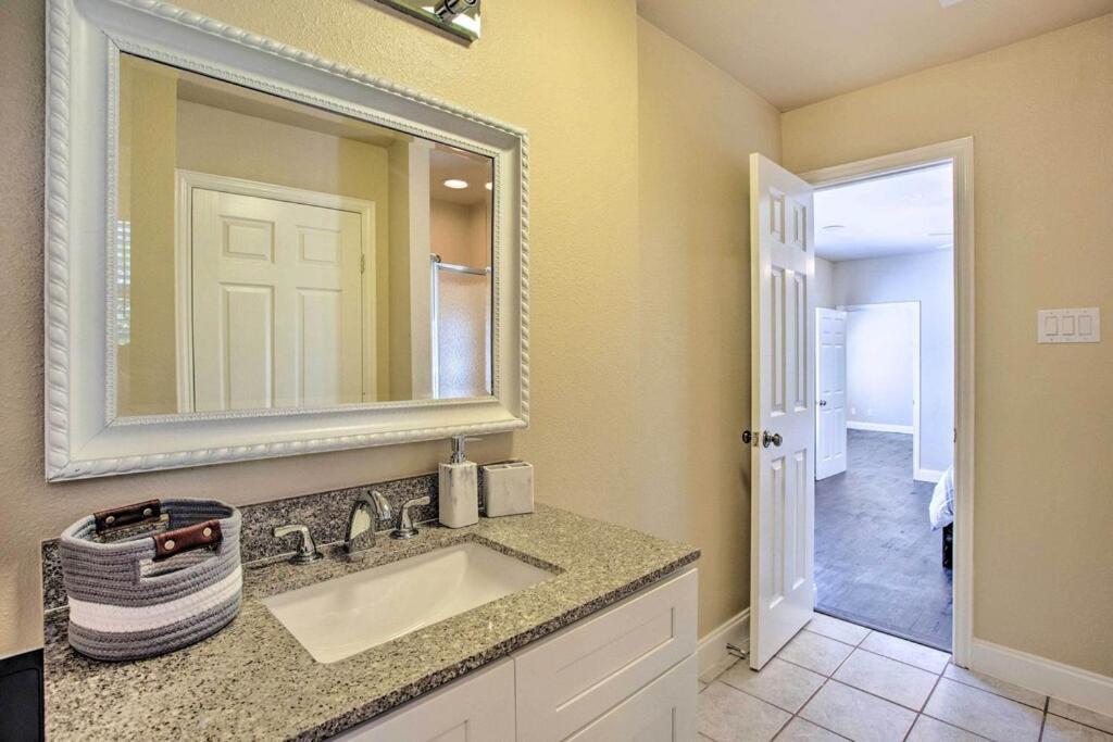 Heated Pool, Pool Table, Hot Tub, Home Theatre, Guest House, Basketball Court, Sleeps-20 Allen Esterno foto